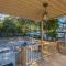 Dazzling Centrally Located Ocean View w 2 Kings, Huge Private Yard, 2 Decks, Firepit, BBQ - 默特尔比奇