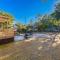 Dazzling Centrally Located Ocean View w 2 Kings, Huge Private Yard, 2 Decks, Firepit, BBQ - 默特尔比奇