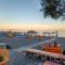 Located by the sea one beachfront Private Captain Lazaros Pool Villa with loft in 750sqm spacious private plot-Jacuzzi-sunrelax-furnished terace-gazebo-private parking,sleep 3 adults and 2 children, just steps from the Black Beach-Seaview - Perissa
