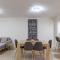 Beaches Retreat - 3 BR w Pool - 5 Min to Beach