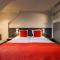 Square Hotel
