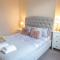 Ample Acton 4-bedroom flat,Ealing, West London - 伦敦