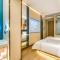 Dequan Luxury Hotel CBD BranchCoffee, fruits, snacks, a gym and a laundry room are provided for free in the lobby - Beijing