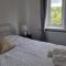 Cosy home with garden and parking, Yorkshire Fox Retreat Mirfield - Mirfield