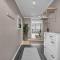 Northstay - The Urban Cityscape, Central & Modern, Sleeps 5