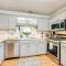 Pet-Friendly Home with Private Hot Tub in Wilmington - 威尔明顿
