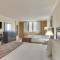 Oceanfront Studio with Pool at Sunny Isles Beach! - Sunny Isles Beach