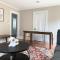 Newly Renovated 2 BR downtown Apt, family getaway. - Montclair