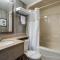 Monte Carlo Inn Toronto West Suites