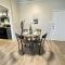 Relax and Unwind in a Trendy Apartment in Bay Area Houston Spot - هيوستن