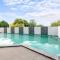 Tropical Horizons - Chic Family Stay with Pool - Darwin