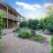 Central Riverside Apartment - Modern Convenience