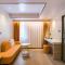 De quan Hotel Free breakfast and lunch are provided Coffee beverages andsnacks are available in the lobby Free access to the gym and laundry room Located in the city center, near Shifoying - Beijing