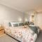 HostWise - Stylish & Spacious Flat near the Beach - Matosinhos
