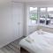 2-Bed Home Near Heathrow sleeps up to 7 people - Feltham