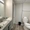 Elegant Hideaway Apartment Close to NASA & Kemah Boardwalk - Houston