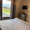 Taldrwst farmhouse guest house - 德维兰