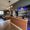 Taldrwst farmhouse guest house - 德维兰