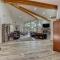 6000 sqft Pine House with indoor swimming pool - رينو