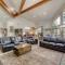 6000 sqft Pine House with indoor swimming pool - رينو