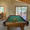 6000 sqft Pine House with indoor swimming pool - رينو