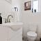 3 BDRM 2 and a Half Bath - House Private Yard Duplex - بيتسبرغ