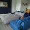 Bradleigh Down Holidays Apartment with Private Pool and Hot Tub - 蒂弗顿