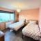 Stylish home, with amazing estuary view - Pilton