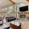 6000 sqft Pine House with indoor swimming pool - رينو