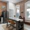 Spacious luxury apt in Historic Downtown - OH Amish country - ميلرزبورج