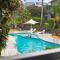 3BDRM Coastal Oasis in Magenta