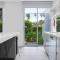 3BDRM Coastal Oasis in Magenta