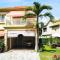 Spacious House in Flic en Flac with Shared Pool - Flic en Flac