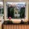 Pearl Cottage - Stunning River Front Cottage with Pool