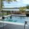 Pearl Cottage - Stunning River Front Cottage with Pool