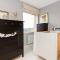 Stylish 2BR flat, 6 min Chiswick Park tube - 伦敦