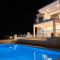 Panoramic Seacave Cottage