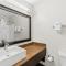 Red Roof PLUS+ & Suites Atlanta Airport South