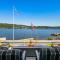 Lake Sammamish Luxurious Waterfront Home -With Hot Tub - Белв'ю