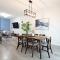 Beautiful Home With 4 King Beds,Airport,Disney+ - Edmonton