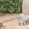 Nice Apartment In Le Sambuc With Wifi - 阿尔勒
