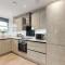 Modern 2-Bedroom Apartment, Leatherhead, Sleeps 5 - ليذرهيد