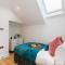 Modern 2-Bedroom Apartment, Leatherhead, Sleeps 5 - ليذرهيد