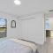 Chic Newly Built Vacation Escape with Canal view - كيب كورال