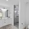 Chic Newly Built Vacation Escape with Canal view - كيب كورال