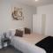 Urban View Apartment - Sleeps 6 - 纽波特