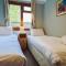 Rustic Fawn Lodge with Hot Tub for 4 - Resort Spa in Devon - 查德利