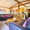 Devon Comfort Lodge with Hot Tub - Spa Resort in Devon - Chudleigh
