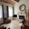 Elegante appartamento in un casolare Toscano - سكارلينو