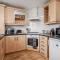 Pass the Keys Peaceful Pad: Stylish 2BR Flat with Parking - 利物浦